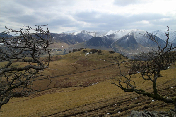 A wintry view of the Grasmoor Fells from the path to Fellbarrow  (www.andrewswalks.co.uk)